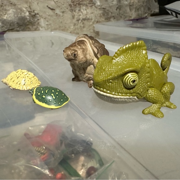 Reptile Figurine Set - Green, Yellow, Brown - Picture 2 of 11